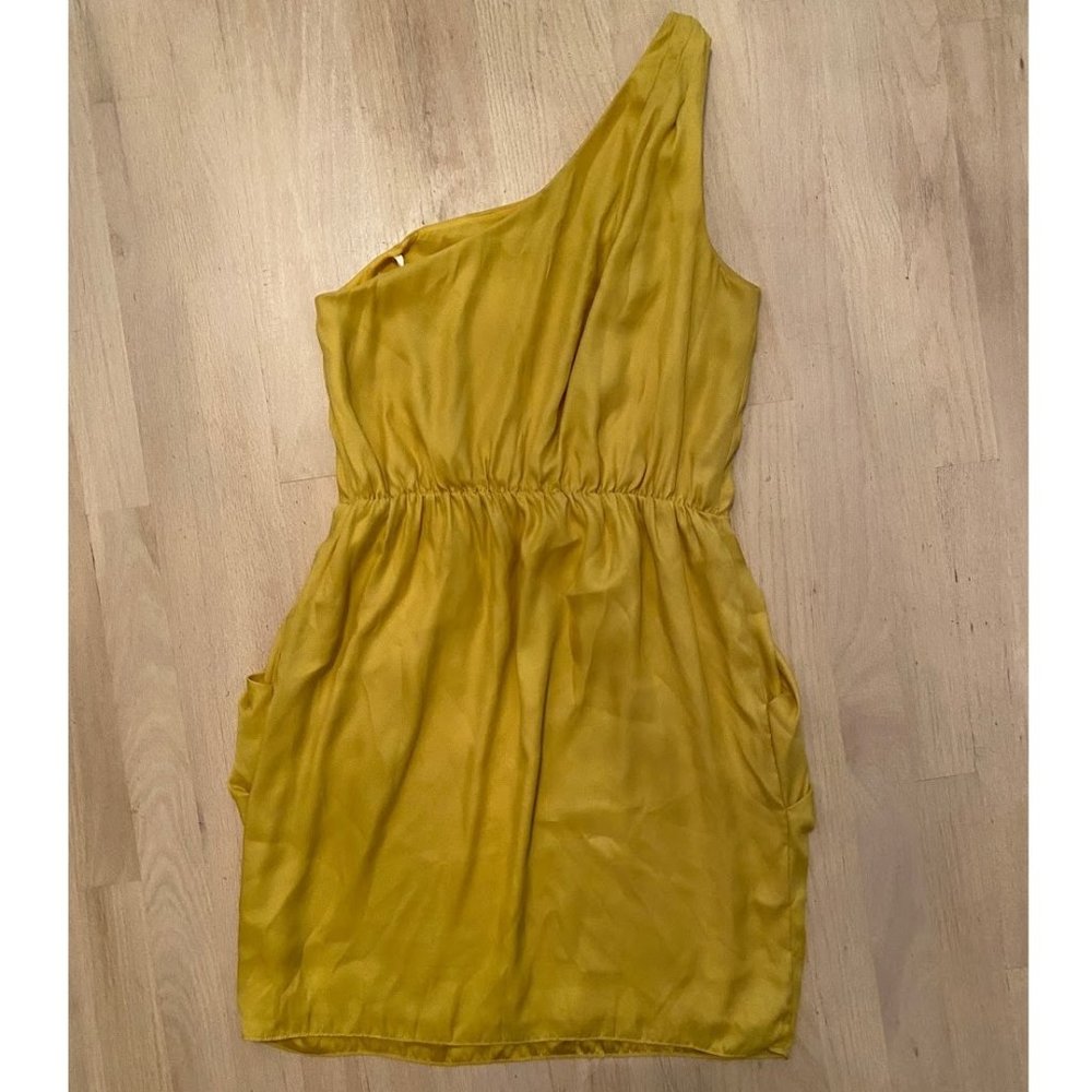 BCBGeneration sexy one shoulder dress size Medium - Picture 5 of 6
